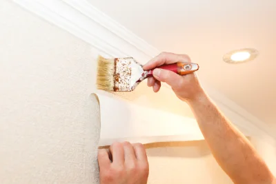Pose de papier peint à Chailloué — revêtements muraux et toiles de verre
